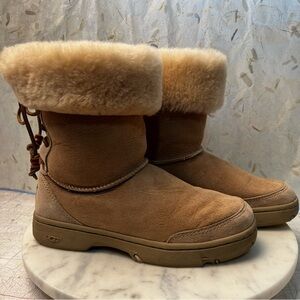 UGG Women's Brown Sheepskin Winter Boots size 8